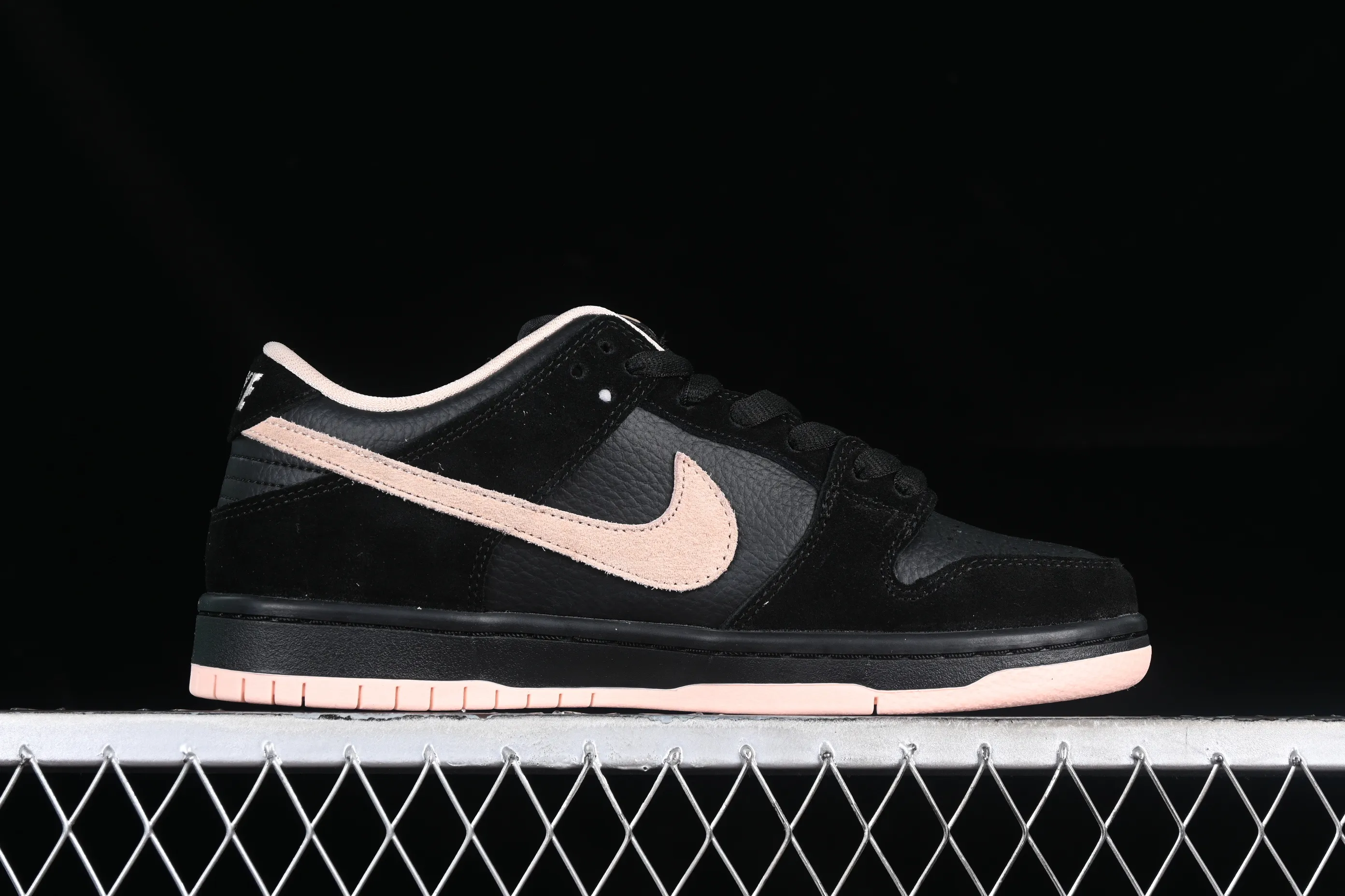 All categories Nk SB Dunk series Nk SB Dunk Low low-top sneakers K version Nk SB Dunk Low black and pink color SB dunk series low-top casual sports skateboard shoes BQ6817-003